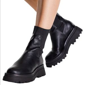 NWT Stradivarius Chunky Sole Chelsea Boots in Black